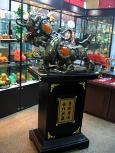 工藝品銷售的藝術(shù) 探訪杭州禮品城禮想工藝品商行